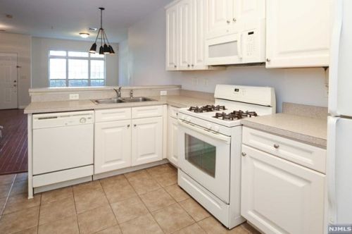 304 Freedom Ln, Belleville NJ 07109-5336 exterior