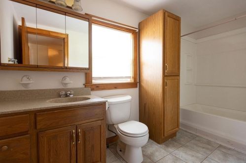 51 Grv St, North Brookfield MA 01535-1944 exterior