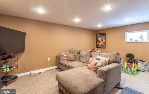 1037 Salem Ave, West Deptford NJ 08096-6062 exterior