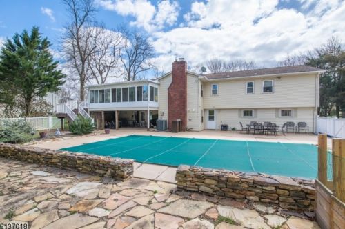 23 Brentwood Dr, East Hanover NJ 07936-2403 exterior