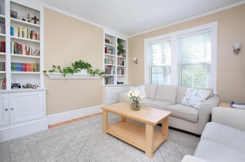 45 Elmore St, Newton, MA 02459-1118