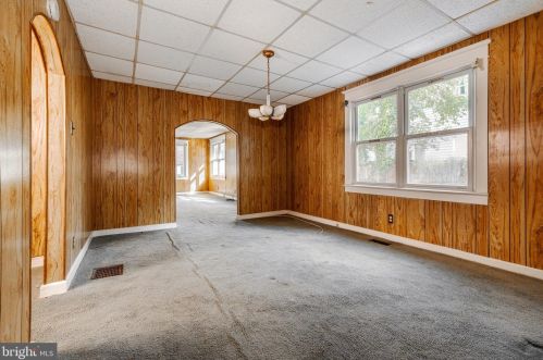 1352 Burkett Ave, West Deptford NJ 08093-1915 exterior