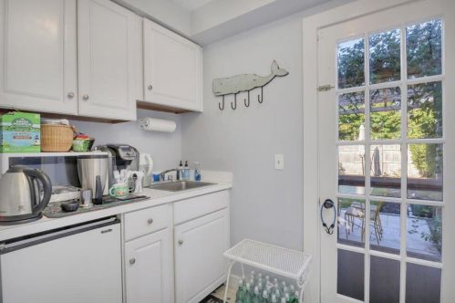 6 Munson Meeting, Chatham MA exterior