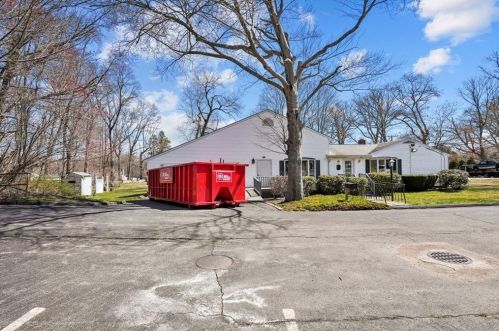 1062 Taunton Ave, Seekonk MA 02771-3111 exterior