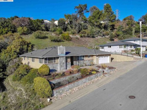 1476 Regent Dr, San Leandro CA 94577-5323 exterior