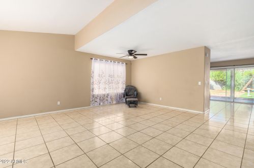 1102 Behrend Dr, Phoenix AZ 85050-3992 exterior