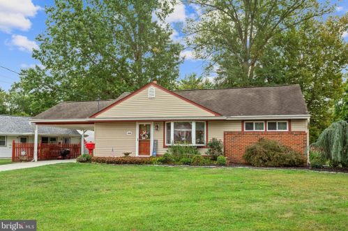 100 Holly Dr, West Deptford, NJ 08096-3324