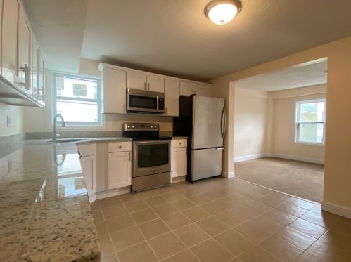 12 Lyon St, Worcester MA 01604-3622 exterior