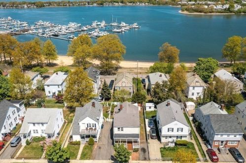 58 Lawn Ave, Quincy MA 02169-7337 exterior