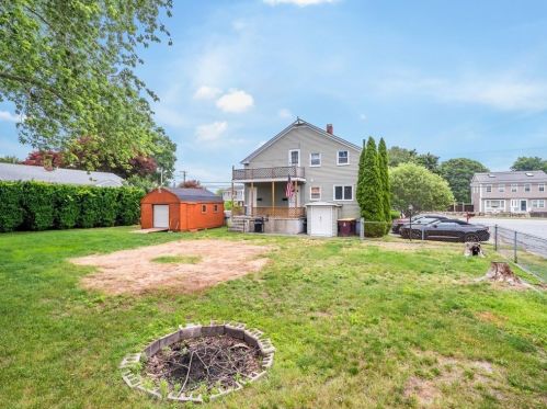 175 Middle Rd, New Bedford MA 02743-2016 exterior