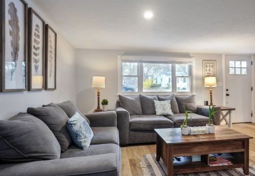 1 Jaynes St, Plymouth, MA 02360-4227