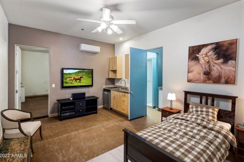 2020 Bethany Home Rd, Phoenix AZ 85014-2434 exterior