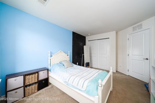 38 Kyle Dr, Tinton Falls NJ 07712-7536 exterior