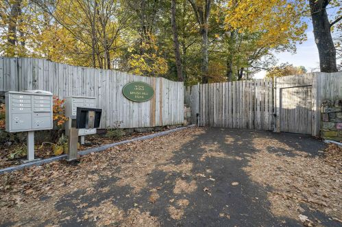 333 Brush Hl Rd, Milton MA 02186-1030 exterior