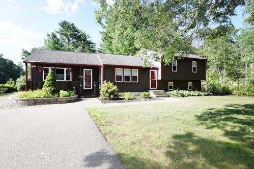 48 Woodhaven St, Carver, MA 02330-1385