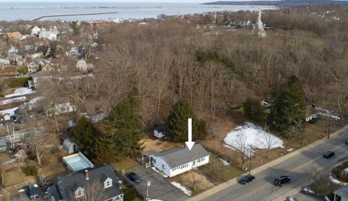 53 Standish Ave, Plymouth MA 02360-4165 exterior