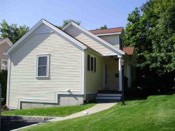 32 Pine St, Newton, MA 02465-1425