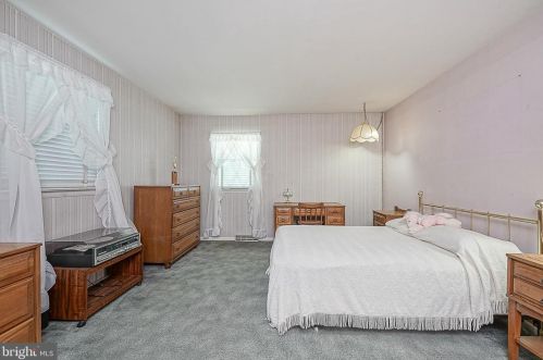 616 Chestnut Ave, West Deptford NJ 08097-1604 exterior