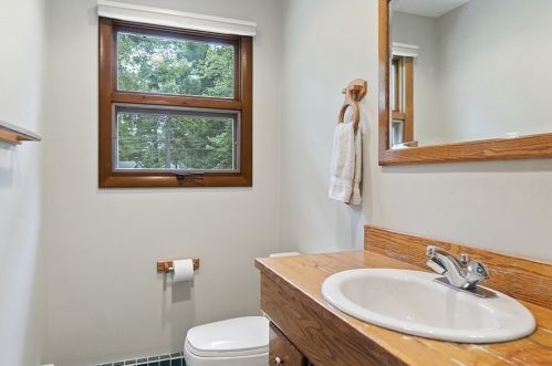 176 Woodland Rd, Southborough MA  01772-2035 exterior