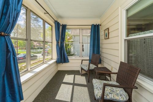 42 Evers St, Worcester, MA 01603-2209