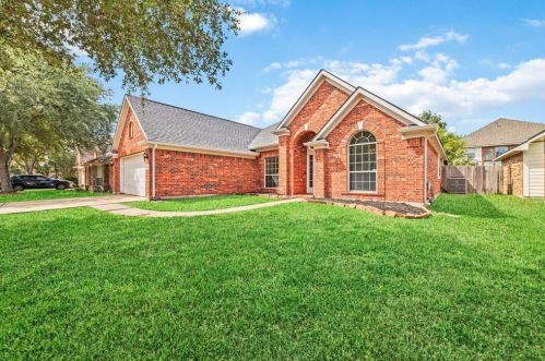7606 Brighton Knolls Ln, Richmond TX  77407-1599 exterior