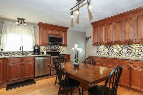 83 Colonial Dr, Taunton MA 02780-3801 exterior