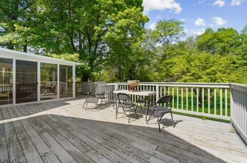 27 Ridgedale Ave, East Hanover NJ 07936-1804 exterior