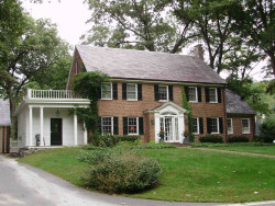 260 Quinobequin Rd, Newton, MA 02468-1817