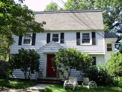 19 Woodbine Ter, Newton, MA 02466-1820