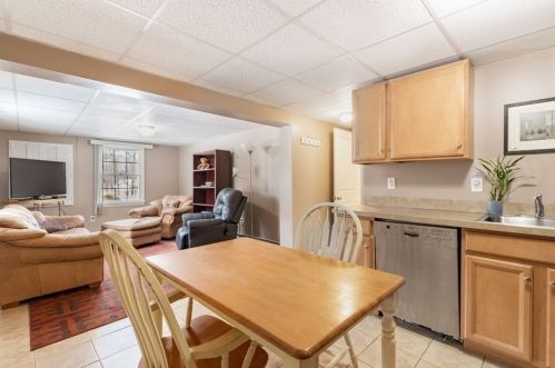 5 Juniper Rd, Lynnfield MA 01940-2416 exterior