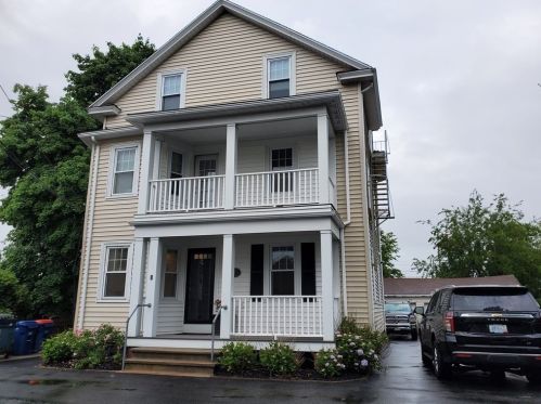 8 Ipswich St, Seekonk MA 02771 exterior