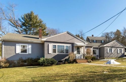 940 Randolph Ave, Milton MA 02186-4030 exterior