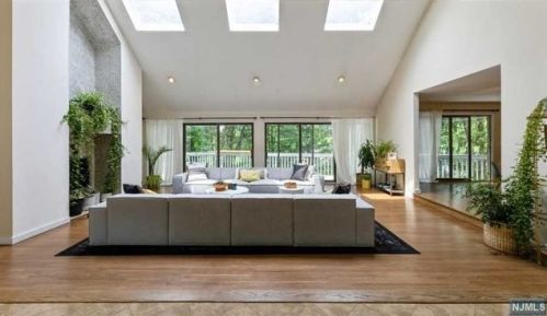 217 Wilson Dr, Cresskill NJ  07626-1711 exterior