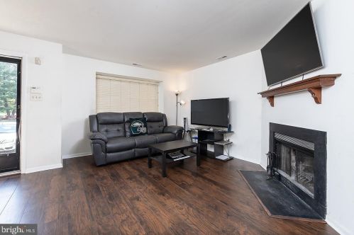 718 Garrison Ct, West Deptford, NJ 08051-2033