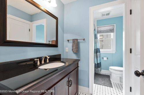 210 White Rd, Little Silver NJ 07739-1137 exterior