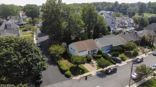 30 Cottage St, Belleville, NJ 07109-1644