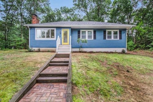 10 Cresson Ave, Norfolk, MA 02056-1236