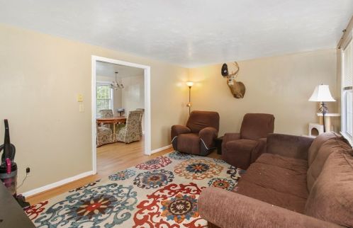 142 St, East Brookfield MA 01515-1612 exterior