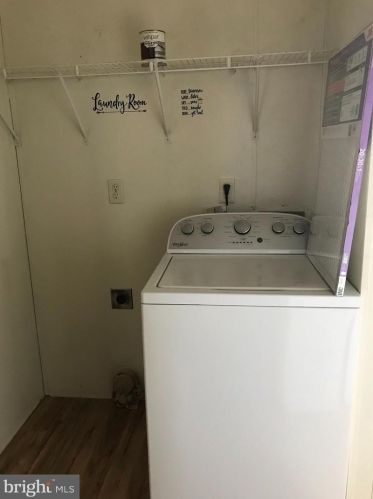 161 Robin Dr, West Deptford NJ 08066-3003 exterior