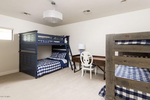 5123 43rd Pl, Phoenix AZ  85018-1633 exterior