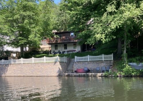 377 Skyline Lk Dr, Skyline Lakes NJ 07456-1953 exterior