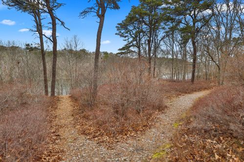 595 Riverview Dr, Chatham MA  02633-1117 exterior