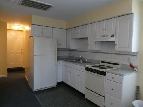 496 Nash Rd, New Bedford MA 02746-1827 exterior