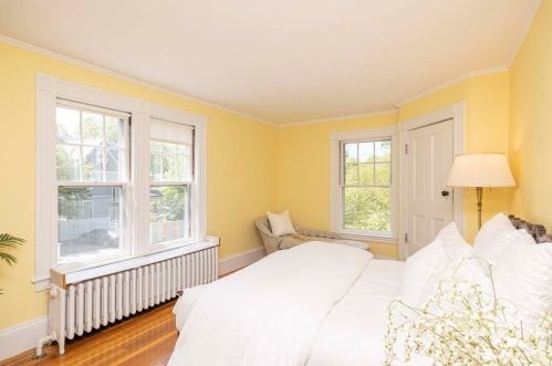 10 Hyde St, Newton MA 02461-1203 exterior