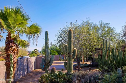 1945 Campo Bello Dr, Phoenix AZ 85032-2051 exterior