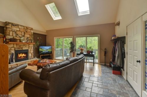 364 Skyline Lk Dr, Skyline Lakes NJ 07456-1943 exterior