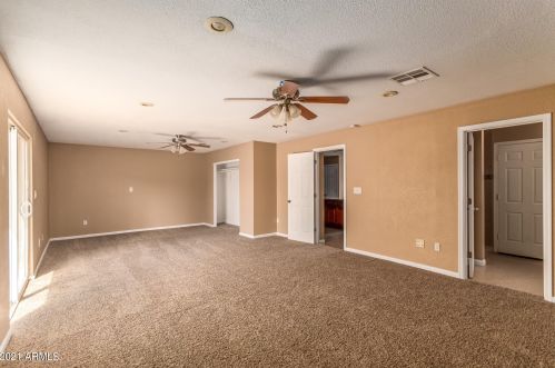 8444 6 Ave, Phoenix AZ 85023-6580 exterior