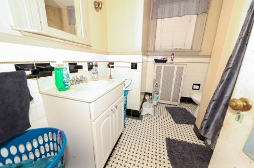 367 Whipple St, Fall River MA 02724-3448 exterior