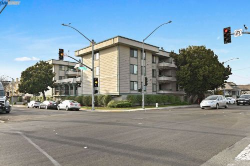 2077 Washington Ave, San Leandro CA 94577-5866 exterior