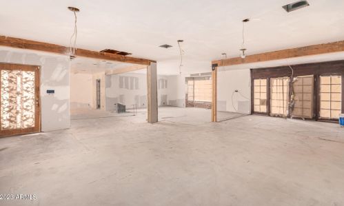 1332 Edgemont Ave, Phoenix AZ 85035-2212 exterior